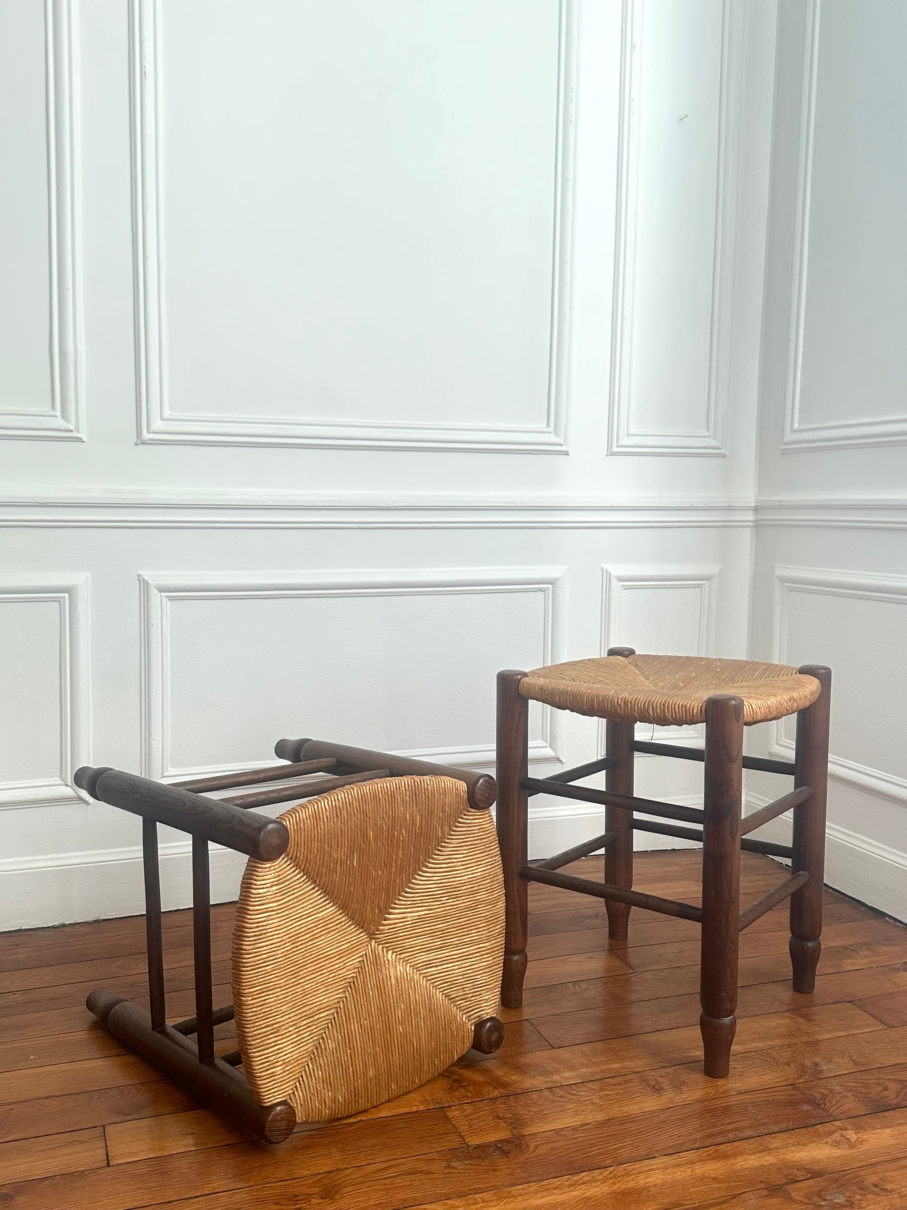Paire de tabourets français en bois et paille tressée