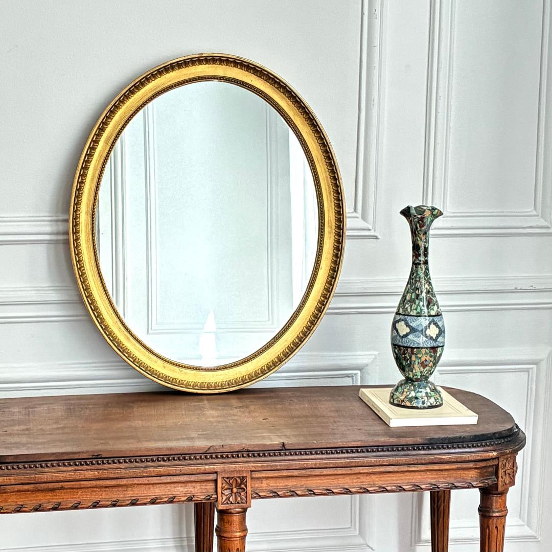 Miroir ovale sculpté